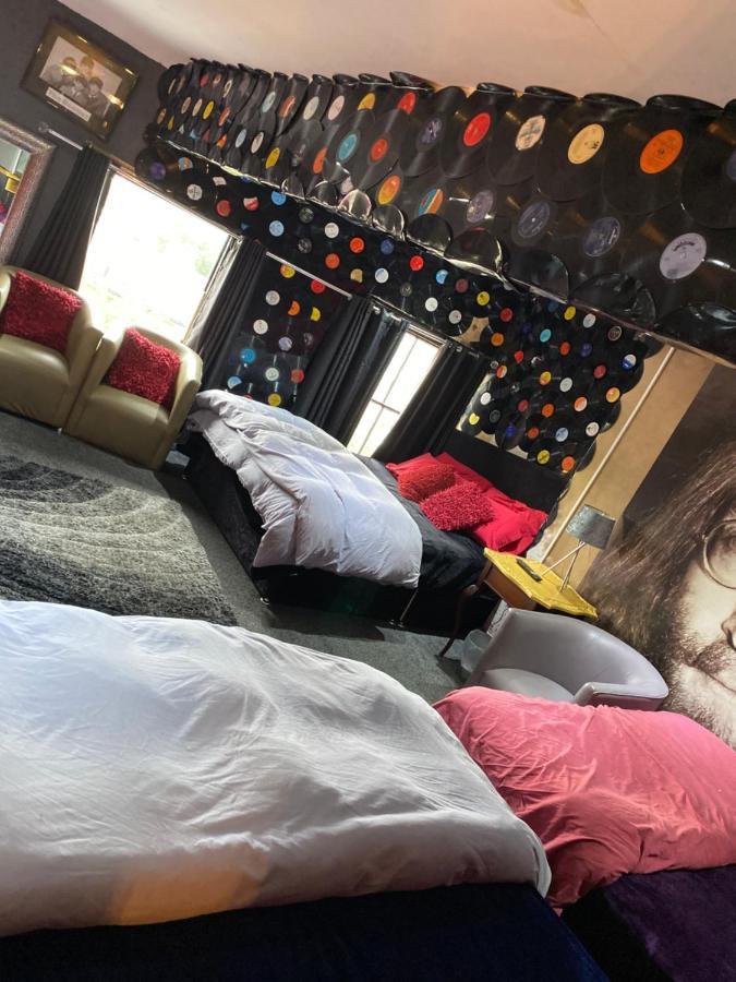 Liverpool Party Pad Hotel ภายนอก รูปภาพ