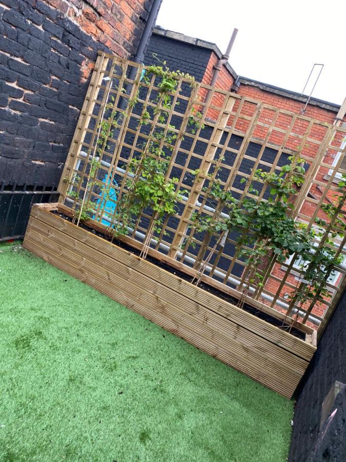 Liverpool Party Pad Hotel ภายนอก รูปภาพ