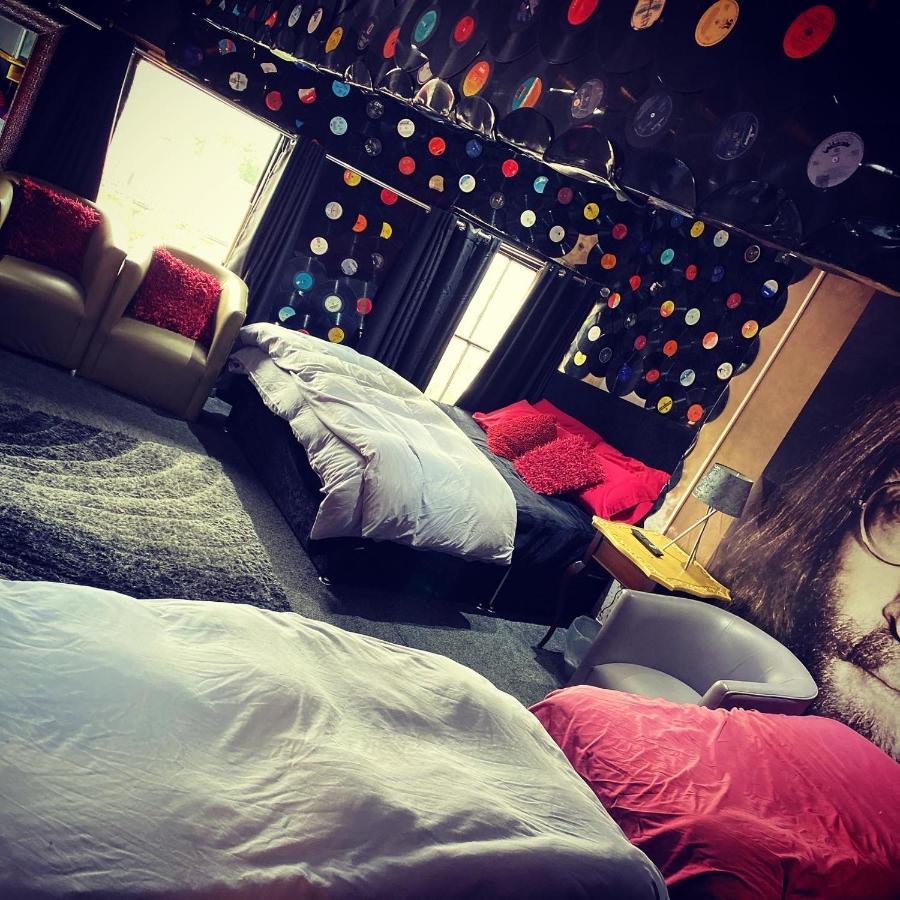 Liverpool Party Pad Hotel ภายนอก รูปภาพ