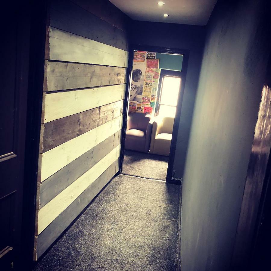 Liverpool Party Pad Hotel ภายนอก รูปภาพ