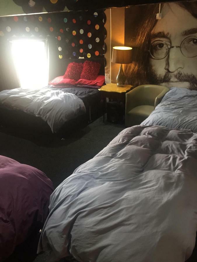 Liverpool Party Pad Hotel ภายนอก รูปภาพ